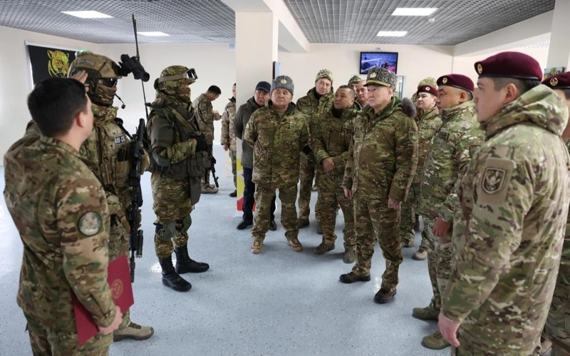 Qorǵanys mınıstri Arnaıy operatsııalar kúshteriniń Astanadaǵy áskerı bólimderin tekserdi