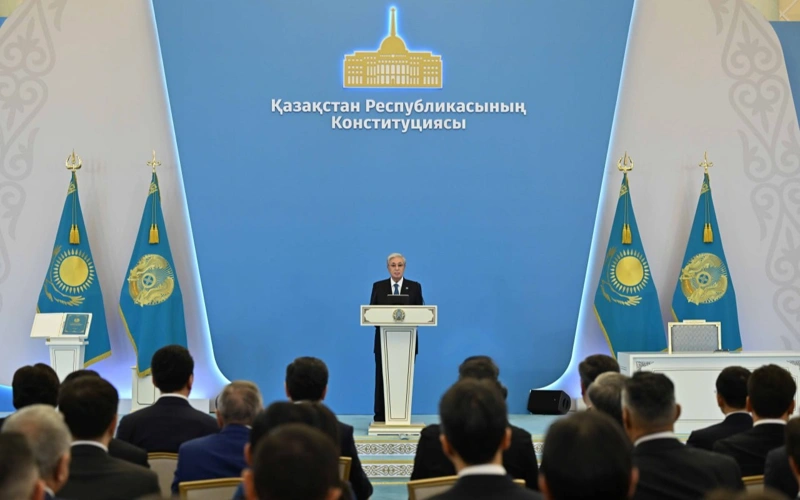 Токаев поблагодарил молодежь за активное участие в референдуме