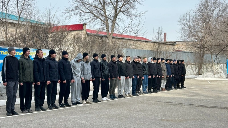 Бір топ ақтөбелік әскери борышын өтеуге аттанды