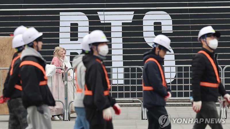 S. Korean tech and media platform operators gear up for BTS&rsquo;s landmark comeback concert