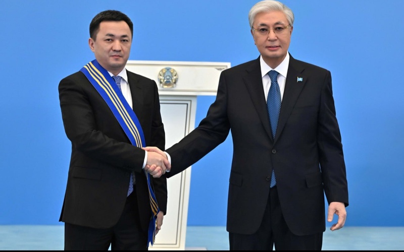 Президент вручил госнаграды ряду граждан