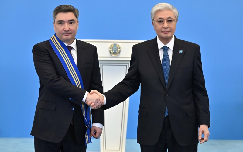 Президент вручил госнаграды ряду граждан