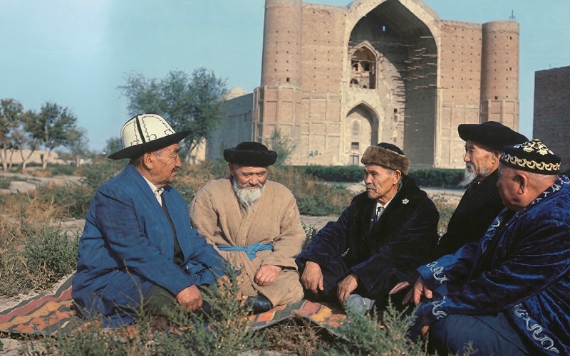 Фото: Өзбекәлі Жәнібековтің &laquo;Қазақ киімі&raquo; еңбегінен