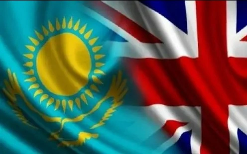 Флаги Казахстана и Великобритании