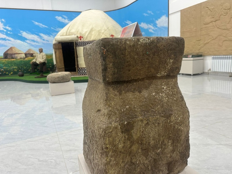 Күш атасы Қажымұқан көтерген алып тастар