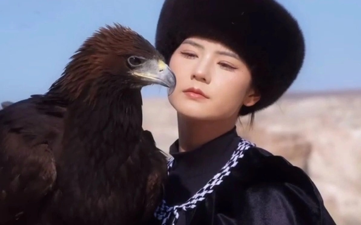 Chinese travel blogger showcases Kazakh horses and restaurants to her multi-million audience