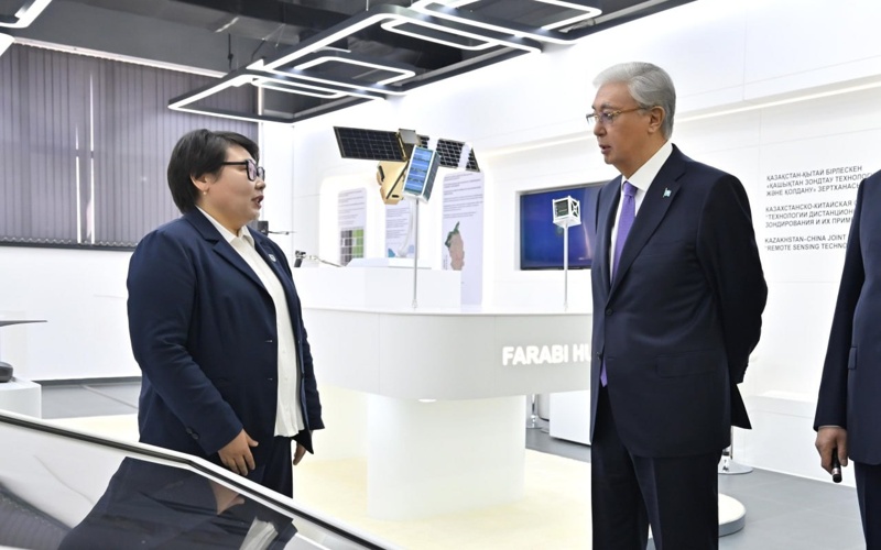 President Tokayev reviews scientific and innovative projects at Al-Farabi Kazakh National University