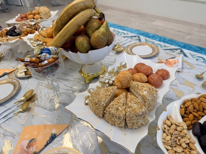 Как семья кандасов встречает Наурыз на севере Казахстана дастархан, праздничный стол