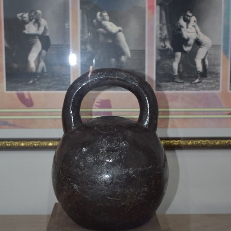 Күш атасы Қажымұқан көтерген алып тастар