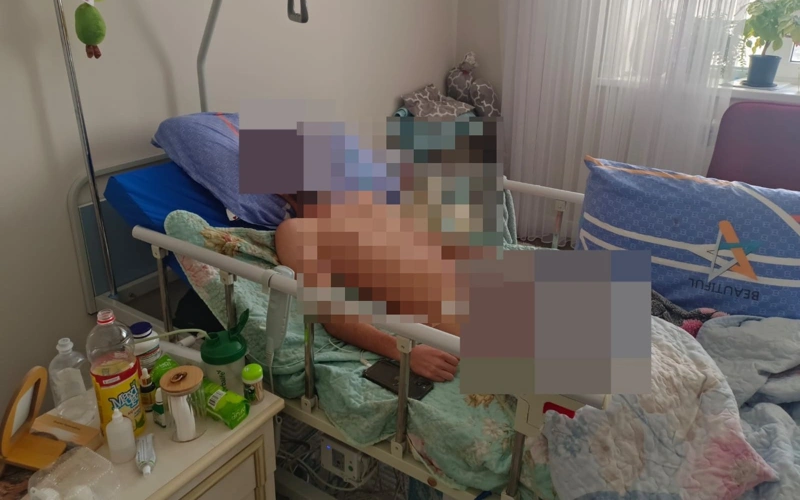 Aqtóbede temirjolshy jumys ornynda jaraqat alyp, tósekke tańylyp qaldy