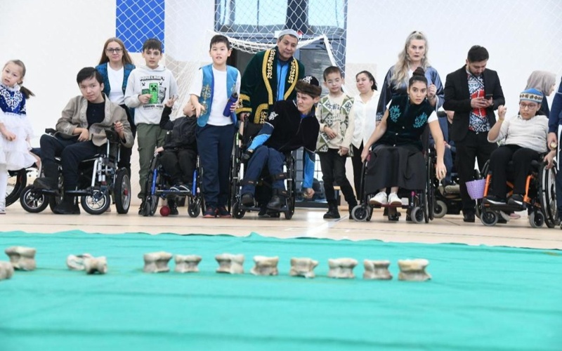 Инклюзивный турнир по национальной игре асық ату провели в Астане Инклюзивный турнир по национальной игре асық ату провели в Астане