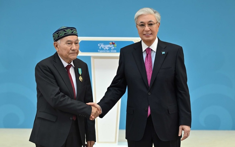 Президент вручил госнаграды ряду граждан в Туркестанской области