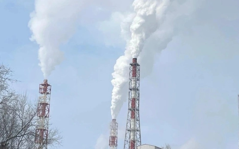 Экологи выявили нарушения на еще одном крупном заводе в Павлодаре