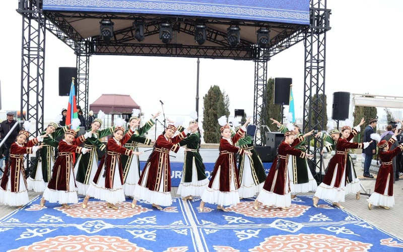 Bakýde Qazaqstannyń Ázerbaıjandaǵy Elshiligi uıymdastyrǵan Naýryz merekesi ótti  