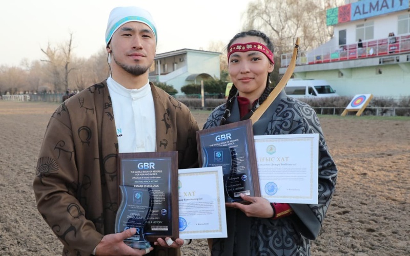 Мировой рекорд Гиннесса: на&nbsp;ипподроме Алматы выполнен трюк без рук на&nbsp;скорости 60 км/ч