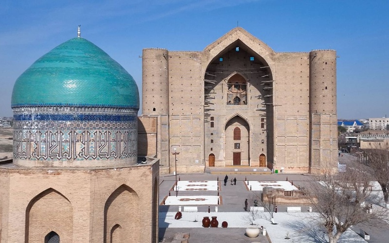 President visits Mausoleum of Khoja Ahmed Yasawi in Turkistan