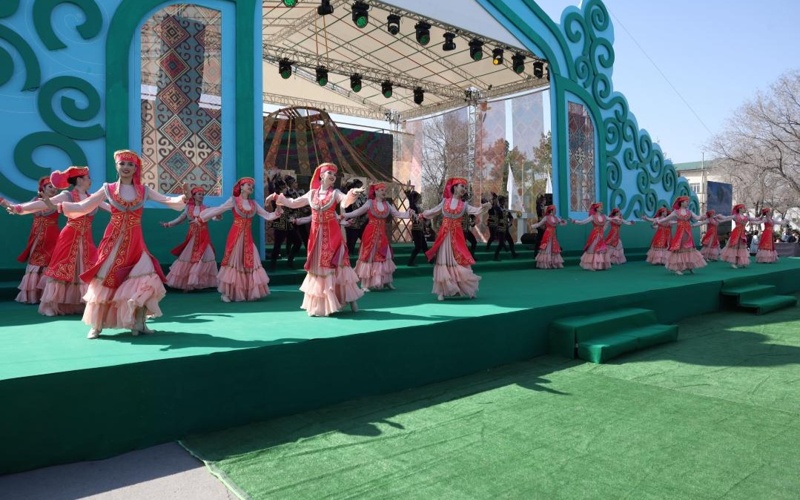 Dástúr men ınnovatsııa úılesimi: Almaty oblysynda Naýryz jańa formatta toılandy