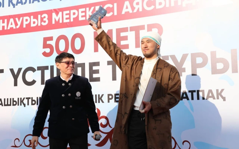 Мировой рекорд Гиннесса: на ипподроме Алматы выполнен трюк без рук на скорости 60 км/ч