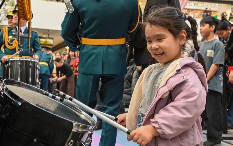 Военный оркестр поздравил жителей с Наурызом в Астане Военный оркестр поздравил жителей с Наурызом в Астане