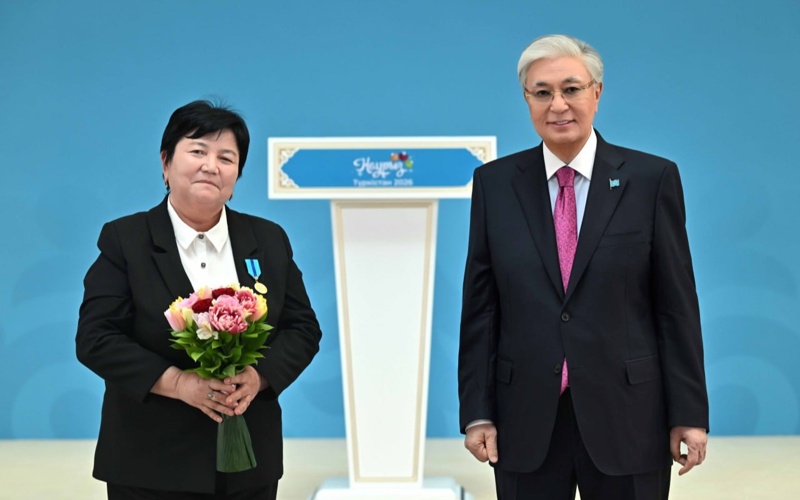 Глава государства вручил государственные награды за вклад в развитие Казахстана