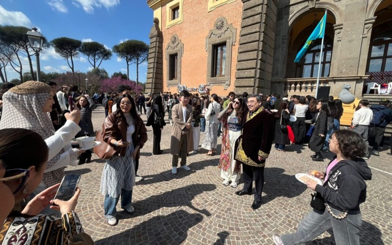 The Kazakhstan Embassy in Rome celebrates New Year's Eve: over 300 students attend &ndash; photos and video