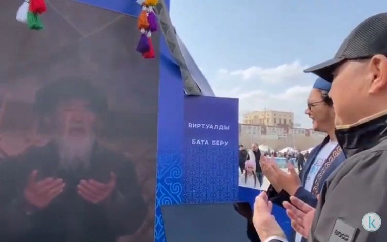 Atyraýda naýryz toılaýǵa kelgen adamdarǵa vırtýaldy formatta bata berildi