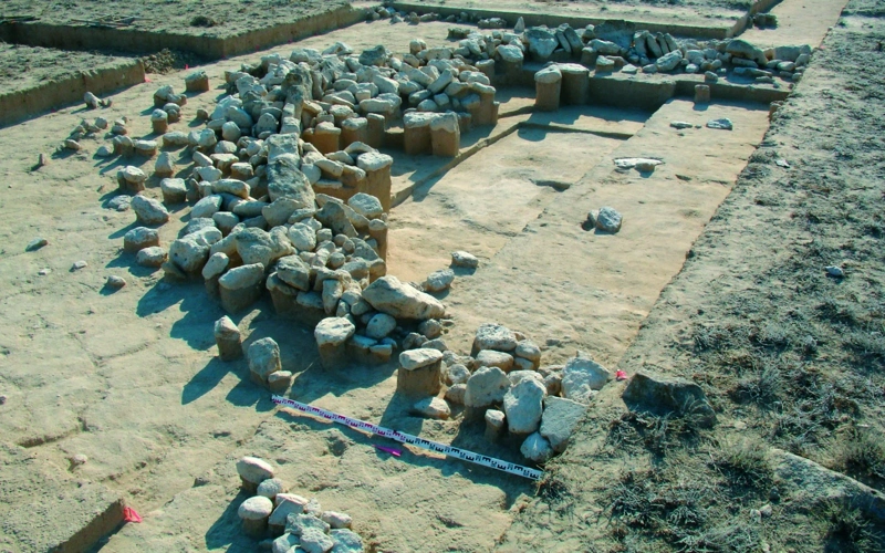阿克套市郊藏6000年史前聚落 考古发现哈国最早人类墓葬之一