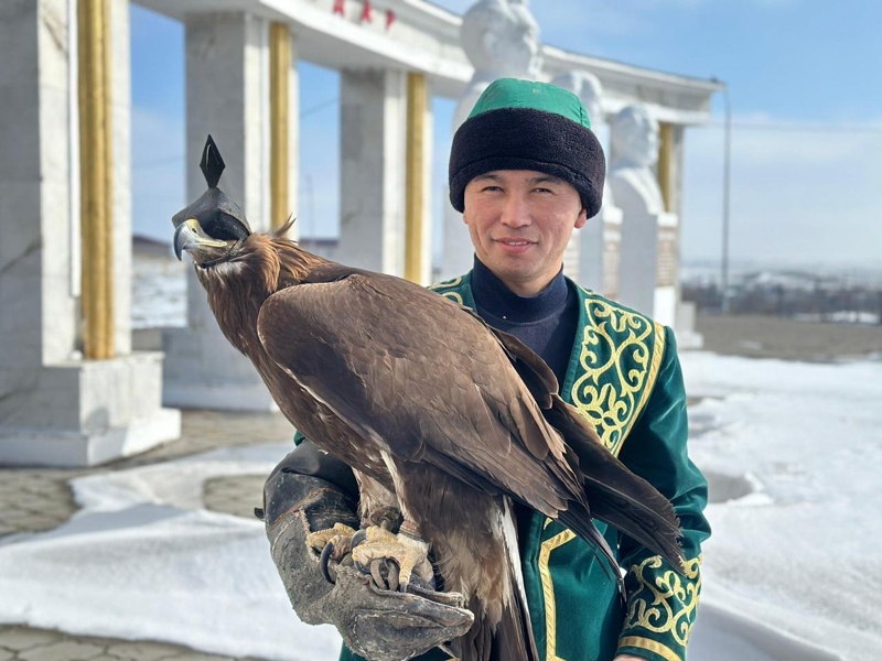 Пожарный из Карагандинской области разводит тазы