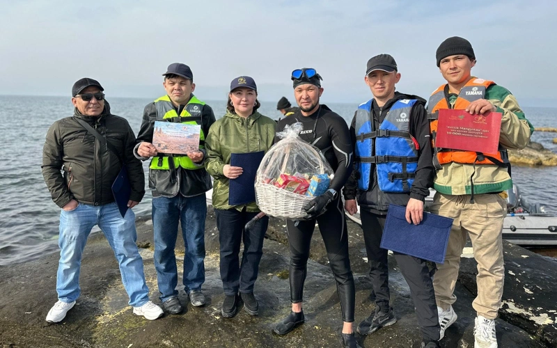 Водолазы очистили дно Каспийского моря от мусора в Актау