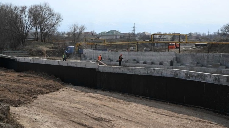 Пробивка улицы Толе би в Алматы