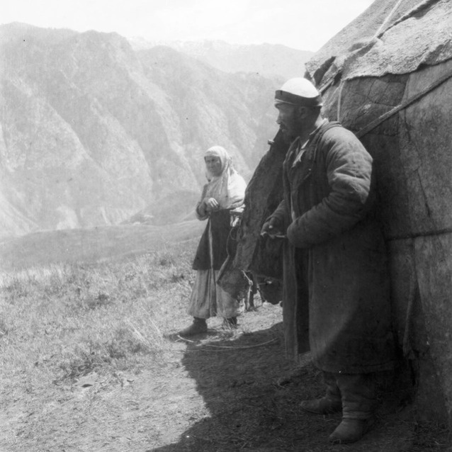Редкие фотографии 1927 года показывают жизнь казахской степи