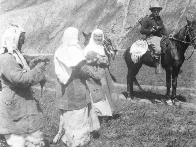 Редкие фотографии 1927 года показывают жизнь казахской степи