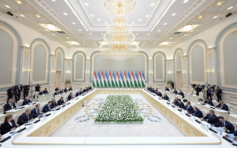 Uzbek and Tajik presidents hold 1st meeting of Supreme Interstate Council Uzbek and Tajik presidents hold 1st meeting of Supreme Interstate Council