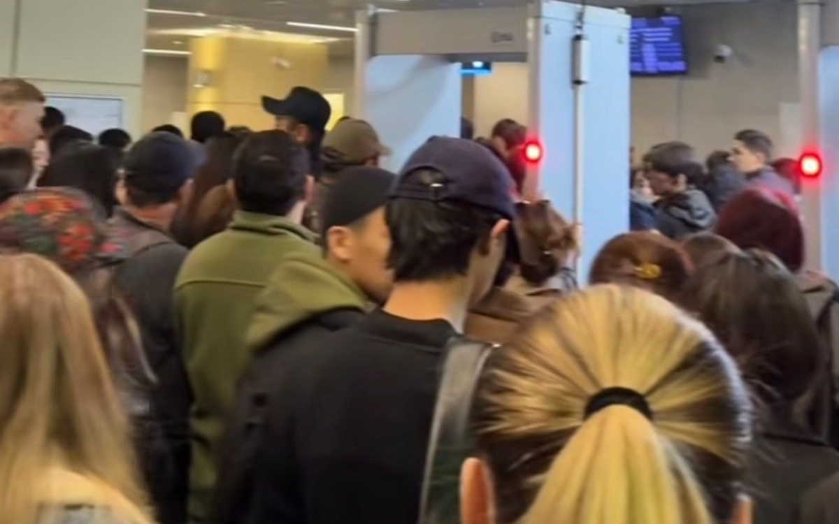 Алматы метросындағы ұзын-сонар кезек тұрғындардың ашуын тудырды