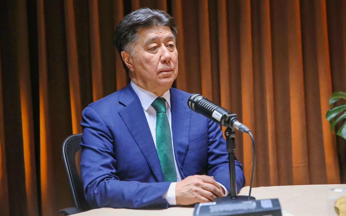 Жаңа Конституцияның әр бабын заңнамада тәпсірлеп, іске асыру қажет - Байменов