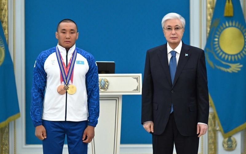 Мемлекет басшысы ХІV Қысқы Паралимпиада ойындарының чемпионы Ербол Хамитовты марапаттады Мемлекет басшысы ХІV Қысқы Паралимпиада ойындарының чемпионы Ербол Хамитовты марапаттады