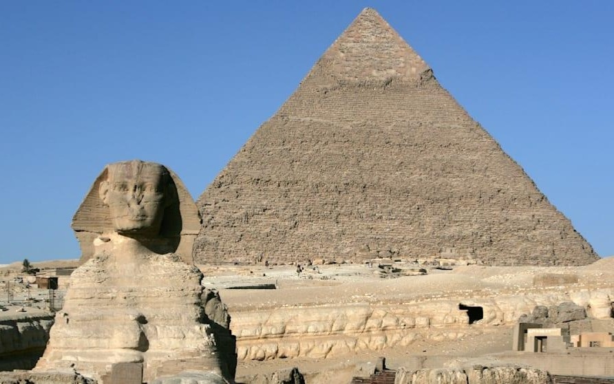 Зерттеуші Гиза құмының астында екінші Сфинкс болуы мүмкін екенін мәлімдеді