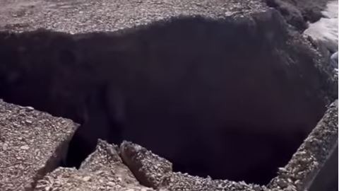 Ақмола облысында қар суы жолды шайып кетті