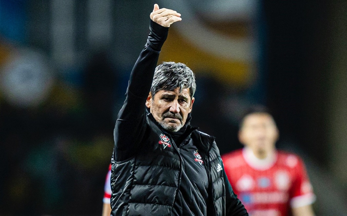 Николай Костов «Ақтөбе» бас бапкері қызметінен кетті