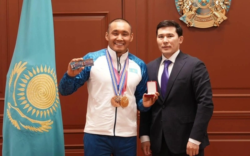 Paralympic champion Yerbol Khamitov awarded Honored Master of Sports of Kazakhstan