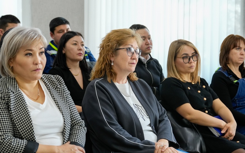 Прокуроры встретились с работниками двух крупнейших заводов области Абай