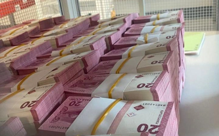 Kyrgyzstan begins printing its national currency for the first time 