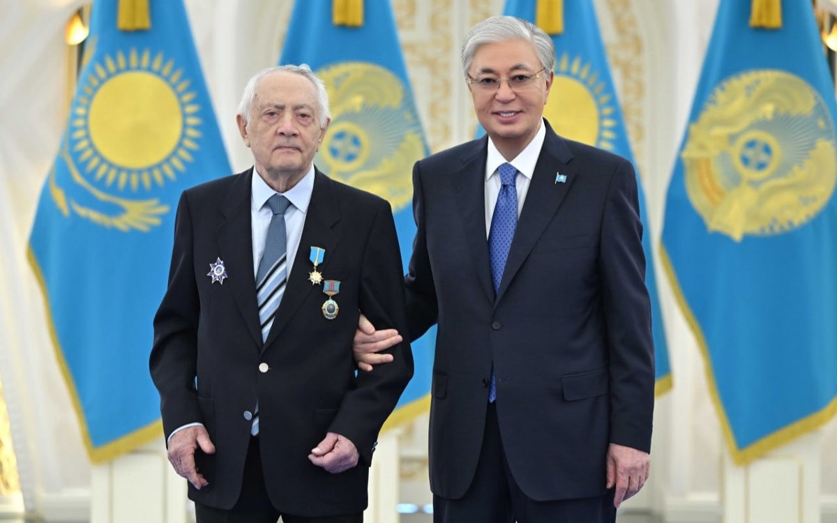 Kazakh President awards Yervand Ilyinsky Kazakhstannyn Yenbek Yeri title