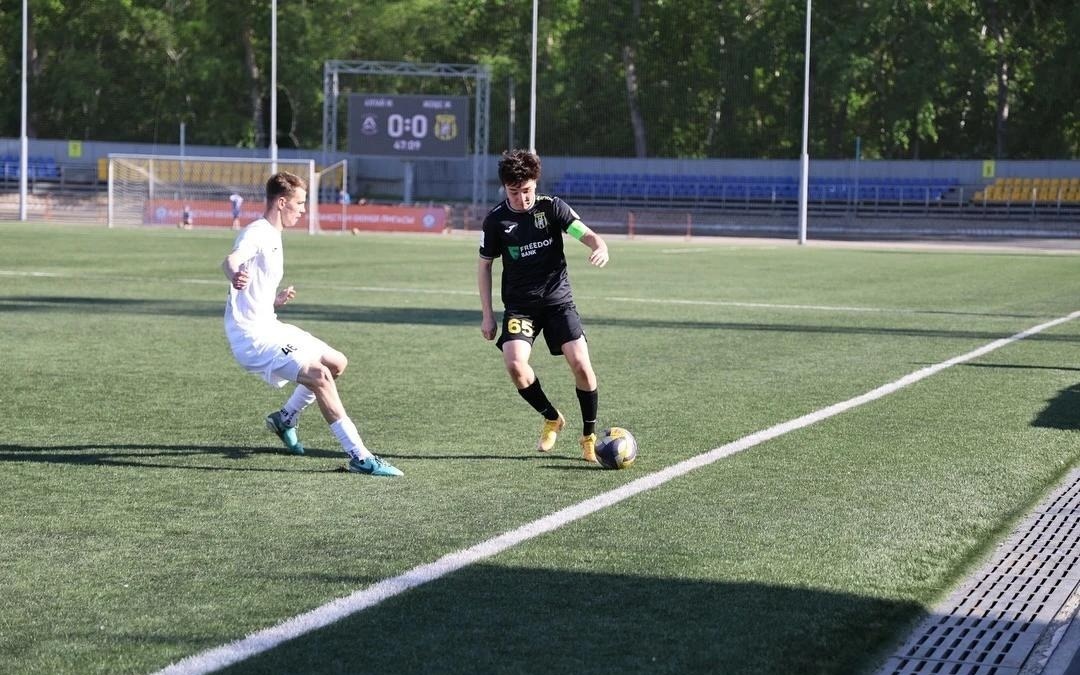 Футболдан Екінші лигада қанша команда бақ сынайды