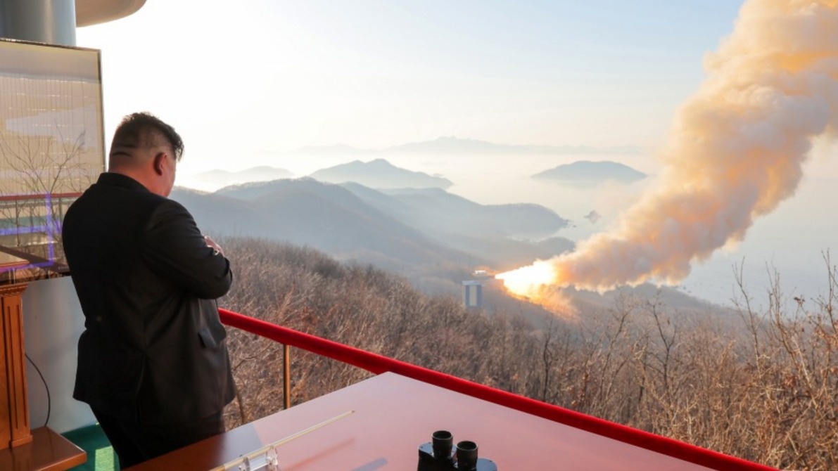 КХДР құрлықаралық зымырандарға арналған қуатты қозғалтқышты сынақтан өткізді