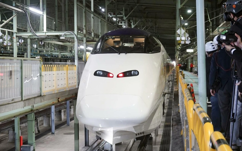 High-speed delivery: Japan launches 1st bullet train freight service