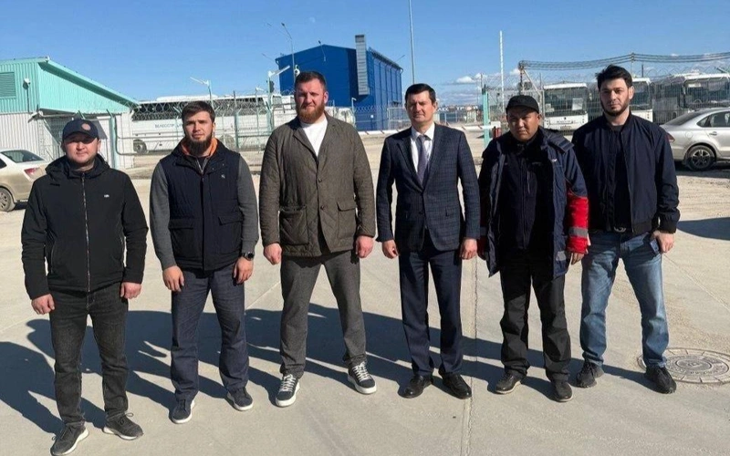 Казахстанские дипломаты встретились с задержанными в Усть-Луге гражданами РК 