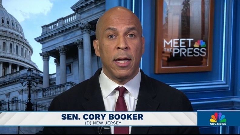 АҚШ сенаторы Кори Букер президенттікке үміткер болуы мүмкін екенін мәлімдеді