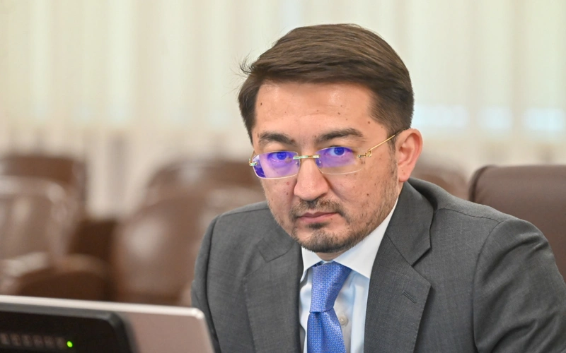 Mádıev