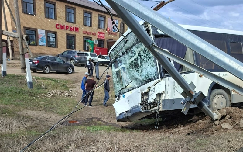 Дети пострадали в ДТП с участием школьного автобуса в ЗКО